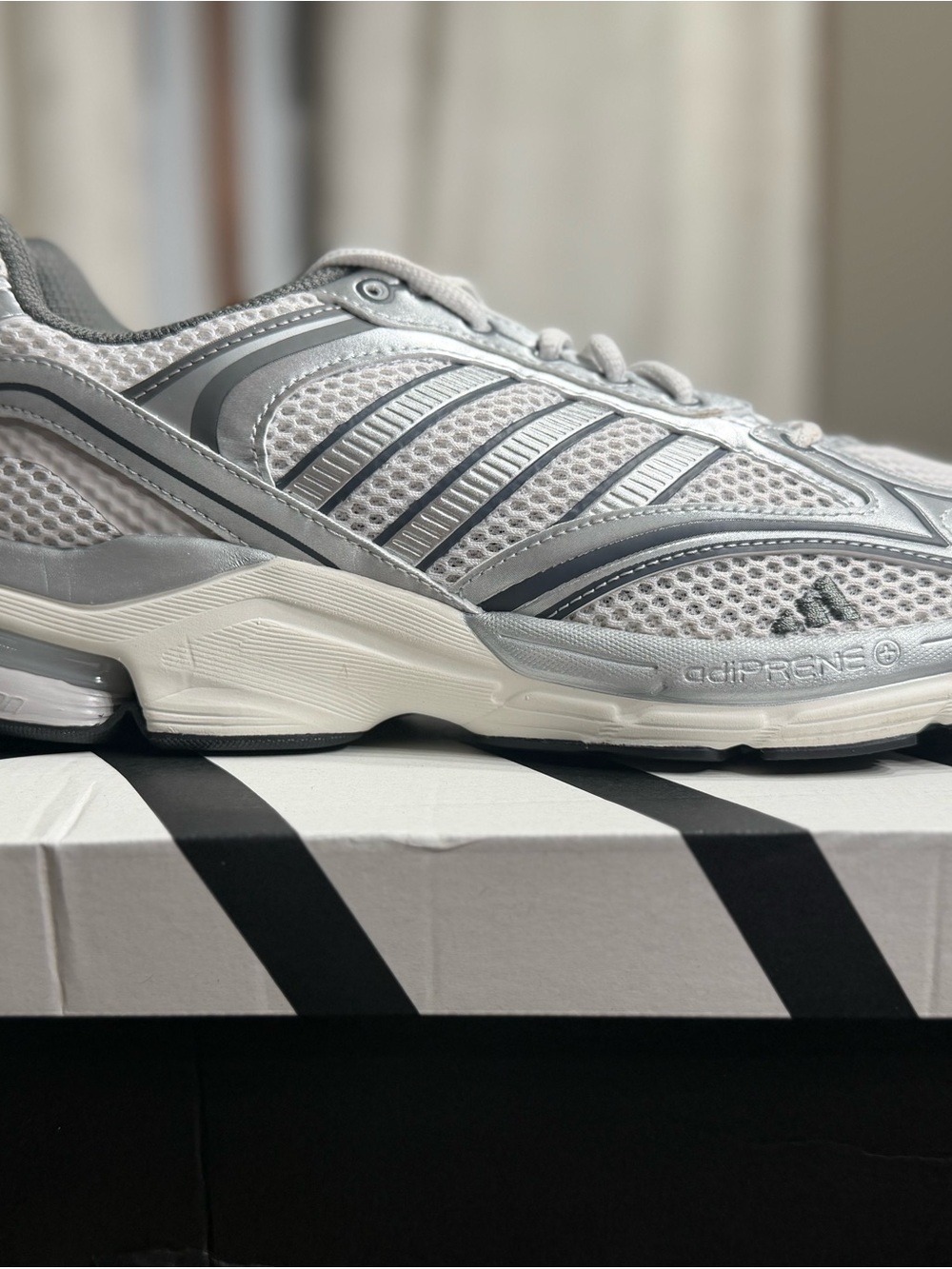 adidas Spiritain 2000 Men's White and Gray Running Sneakers New in Box